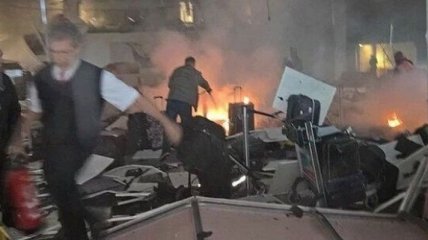 Теракт в аэропорту Стамбула: Террорист открыл огонь, а затем подорвал себя