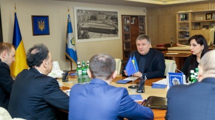 Аваков встретился с послом ЕС по вопросам безвиза