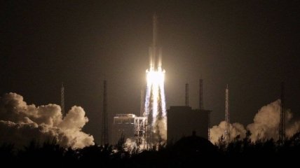 Состоялся дебютный запуск мощнейшей ракеты "Чанчжэн-5"