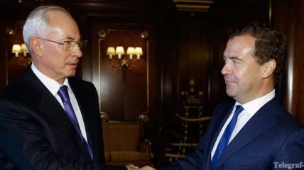 Медведев обращает внимание Азарова на обязательства перед РФ