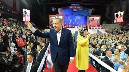 Тайип Эрдоган переизбран на пост  правящей партии