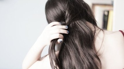Укрепить волосы поможет дарсонвализация