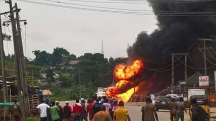 Мощный взрыв сотряс столицу Нигерии: десятки пострадавших 