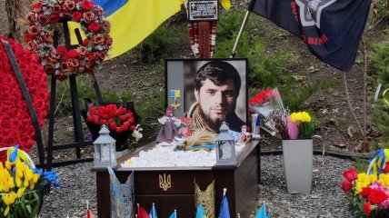 В Киеве возле Аскольдовой могилы чтят память Героя