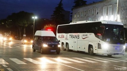В Албании забросали автобус с футболистами сборной Сербии