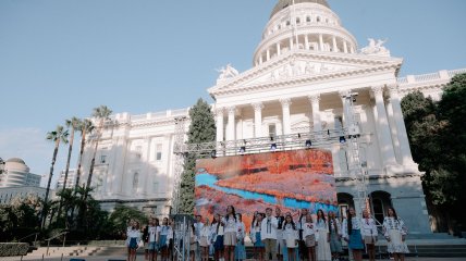 Украину с Днем Независимости поздравляли отовсюду — даже в далекой Калифорнии