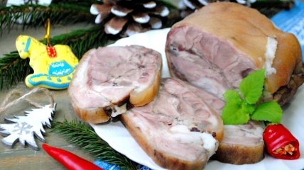 Как замариновать и запечь свиную рульку в духовке: самый вкусный рецепт