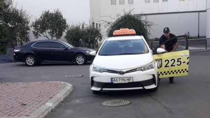 Киевский таксист избил итальянок