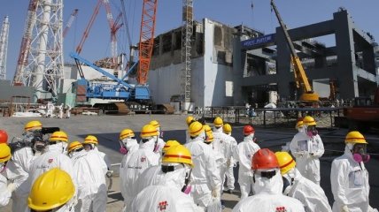 С АЭС "Фукусима-1" сбросили воду, которая могла прорвать дамбу