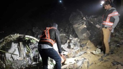В результате крушения самолета в Пакистане никто не выжил