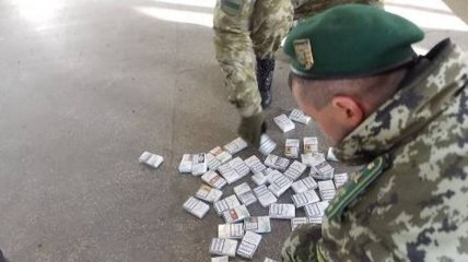 Пограничники обнаружили скрытые в колесе сигареты на Закарпатье