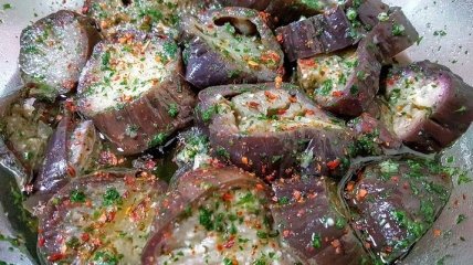 Рецепт дня: салат із баклажанами і перцем