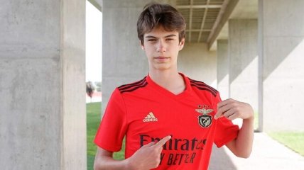 Молодой талант играет за академию португальского клуба