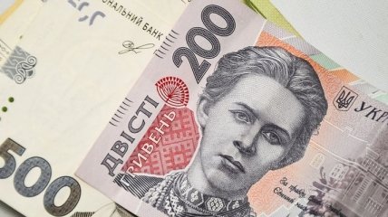 Долар дешевшає, а євро обвалився: яким буде курс валют в Україні в понеділок