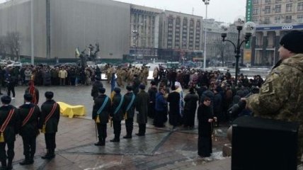 На Майдане Независимости прощаются с защитниками Авдеевки (Онлайн)