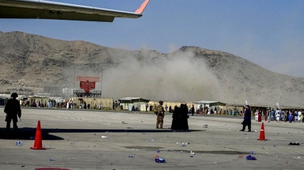 Атаки террористов в аэропорту Кабула означают окончание этапа небоевой эвакуации