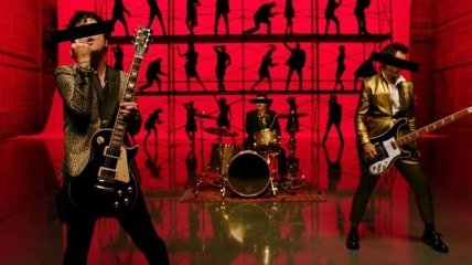Green Day представили взрывной клип на песню "Father of All" (Видео)