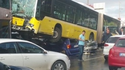 В Турции задержан мужчина, напавший с зонтом на водителя автобуса