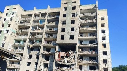 Россияне уничтожили 9-этажный дом в Сергеевке