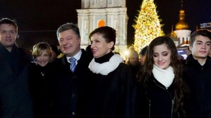 Президентская семья посетила новогоднюю ярмарку