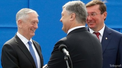 Порошенко обсудил с Мэттисом возможность ввода на Донбасс миротворцев ООН