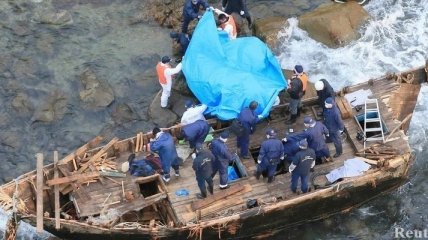 К берегам Японии прибило судно с мертвыми людьми