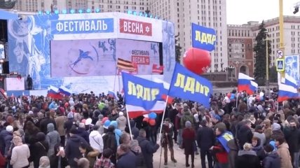В Москве на празднованиях годовщины оккупации Крыма заметили массовку (Видео)