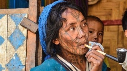 Признак красоты: татуированные лица женщин Мьянмы, считающиеся сейчас вне закона (Фото)