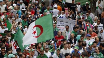 В Алжире не нашлось кандидатов в президенты: выборы под угрозой