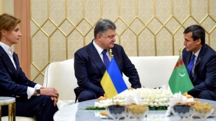 Начались переговоры Порошенко с президентом Туркменистана