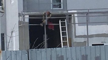 В Харькове 19-летний парень упал с крыши дома