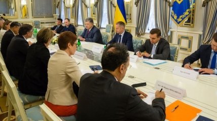 Порошенко призвал мир не признавать парламентские выборы РФ в Крыму 