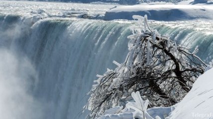 Редкостное явление: в Канаде замерз Ниагарский водопад