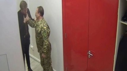 Народный депутат Барна порвал рубашку члену команды Зеленского: видео 