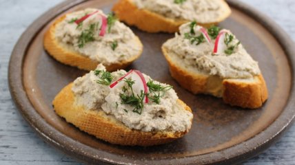 Паштет из фасоли, грибов и специй