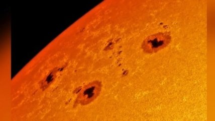 "Архіпелаг" сонячних плям більший за Землю в 15 разів