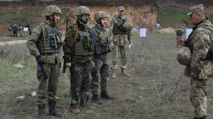 На Донбассе боевики совершили 15 обстрелов, трое военных пострадали