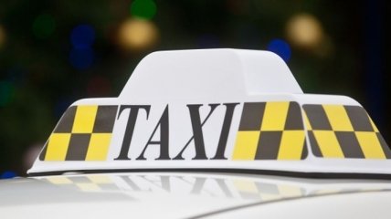 Пьяный пассажир порезал ножом таксиста 