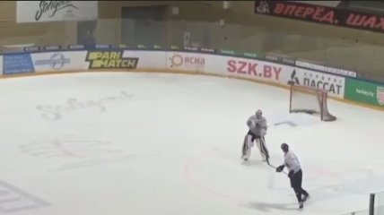 Бійка хокеїстів потрапила на відео