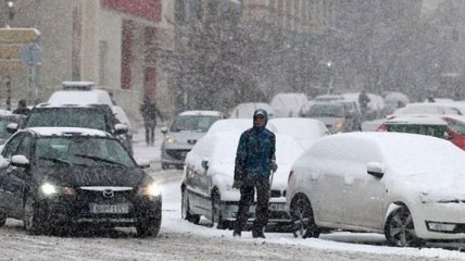 Непогода в Европе: снегопады, морозы и наводнения (Видео)