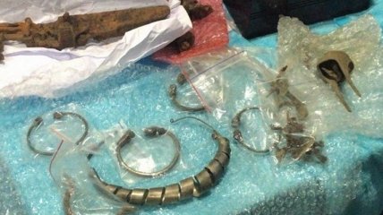 В Киеве СБУ задержала с поличным контрабандиста антикварных вещей