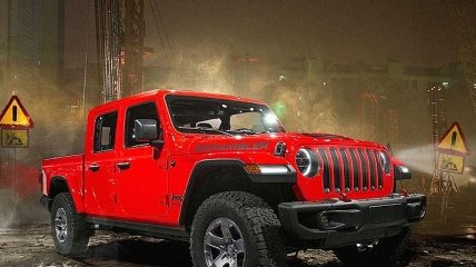 Стало известно, каким будет новый пикап Jeep Wrangler 