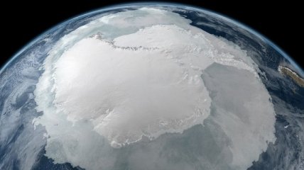 Почему Южный полюс холоднее, чем Северный?