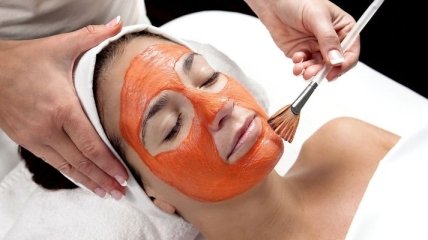Как правильно наносить и смывать маски для лица?