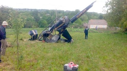 Появились фото с места падения вертолета в Хмельницкой области