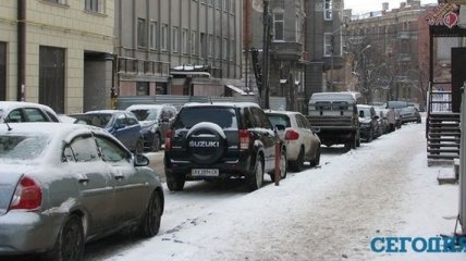 Снегопад заставил жителей Харькова стоять в пробках