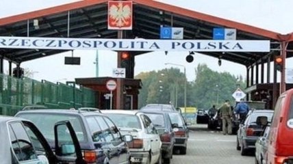 В очередях на границе с Польшей стоят более тысячи автомобилей