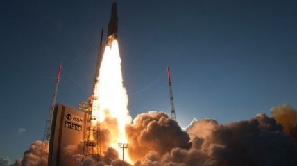 Ученые запустили ракету Ariane-5 сразу с двумя спутниками