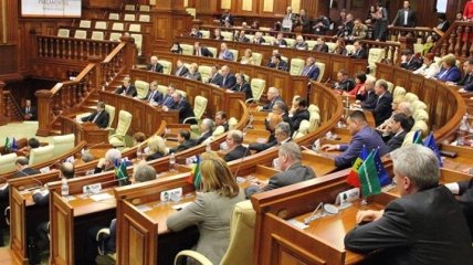 В парламенте Молдовы хотят избежать досрочных выборов