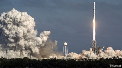 SpaceX обнародовала запись возвращения головного обтекателя Falcon Heavy (Видео)